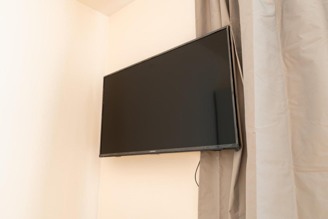 Brand New Studio Apartment #51 With Free Secure Parking In The Center プラハ エクステリア 写真