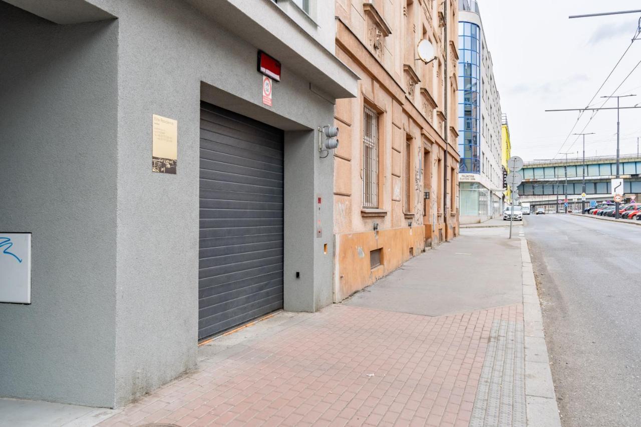Brand New Studio Apartment #51 With Free Secure Parking In The Center プラハ エクステリア 写真